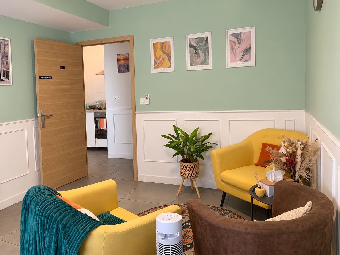 Cabinet avec fauteuils